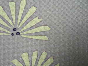 グレーベージュの小紋と黄土色グレーの名古屋帯