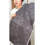 重要無形文化財本場結城紬100亀甲総柄　幾何学　濃いグレー