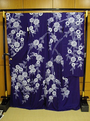 総絞りの振袖 紫に白い花 （中振袖） … きもの人 高級和装着物専門通販