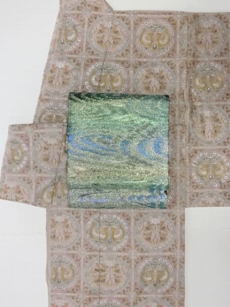 本格的な訪問着 スワトウ刺繍 | 最高級着物選びのお手伝い 個性 本格的な訪問着 スワトウ刺繍 | 最高級着物選びのお手伝い 個性